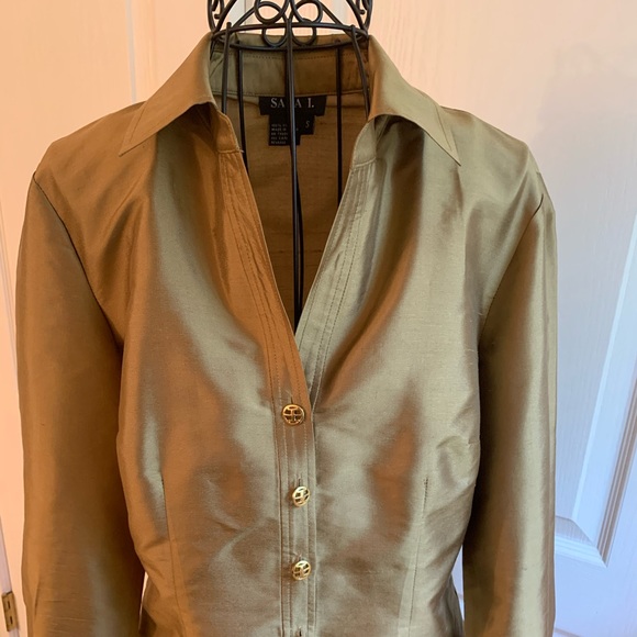 100% Silk blouse Gold button up top small - Picture 4 of 16